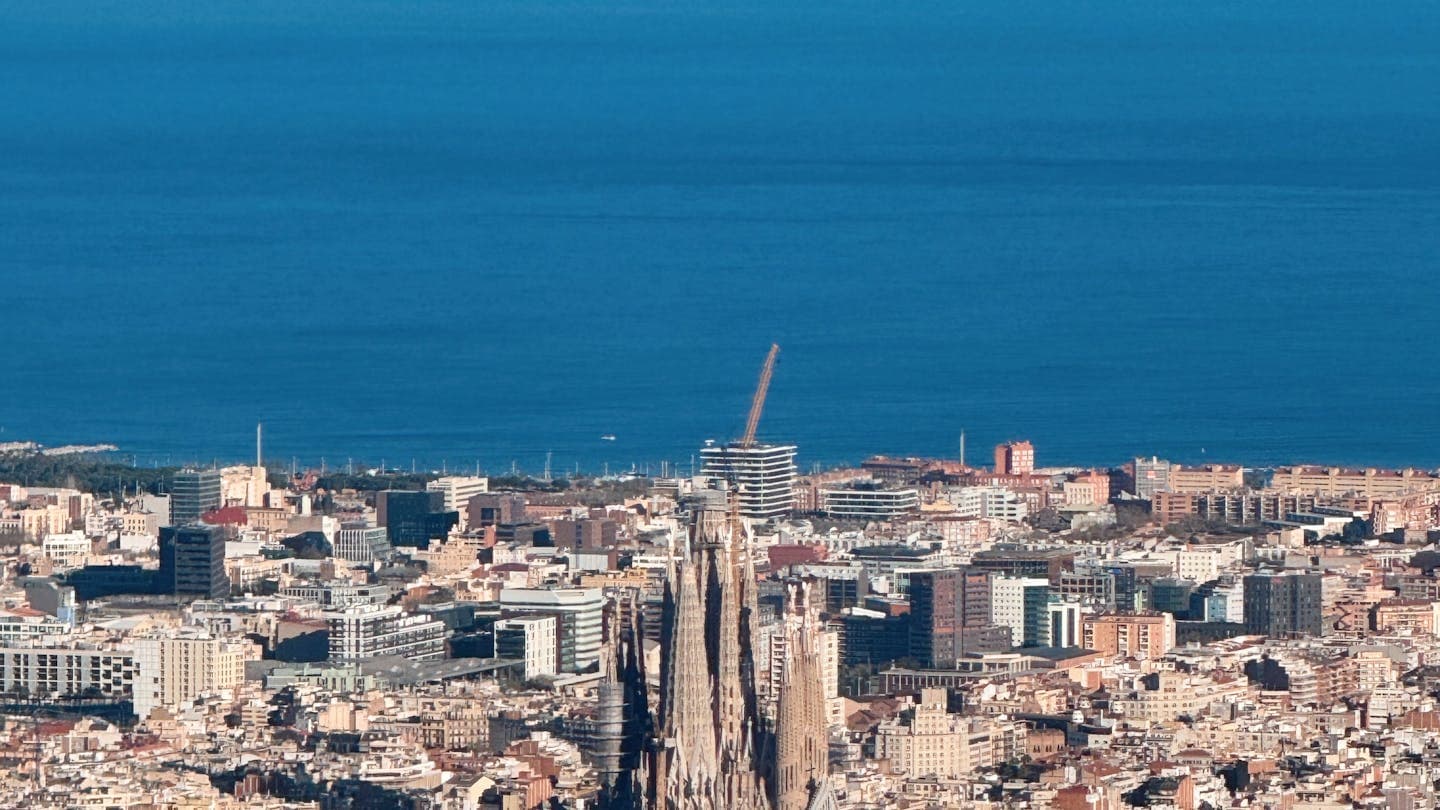 Barcelona skyline med Sagrada Familia